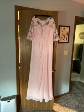 Elegant Lace-Top Pink Evening Dress